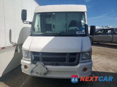 Piąte zdjęcie samochodu w środku: 2013 ISUZU NPR VIN:JALB4T173D7W00114 - miniatura