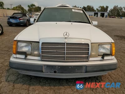 Piąte zdjęcie samochodu w środku: 1991 MERCEDES-BENZ 300 E VIN:WDBEA30D3MB432100 - miniatura