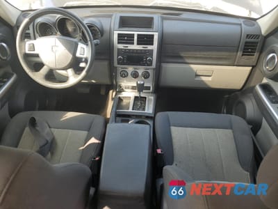 Zdjęcie 8 z 13 samochodu: 2010 DODGE NITRO SXT VIN:1D4PT5GX3AW106689 - miniatura