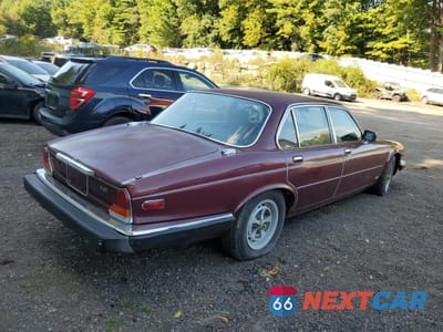 Trzecie zdjęcie samochodu z tyłu: 1985 JAGUAR XJ6 VIN:SAJAV1342FC398184 - miniatura