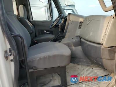 Piąte zdjęcie samochodu w środku: 2015 INTERNATIONAL PROSTAR VIN:1HSDJAPR1FH518192 - miniatura