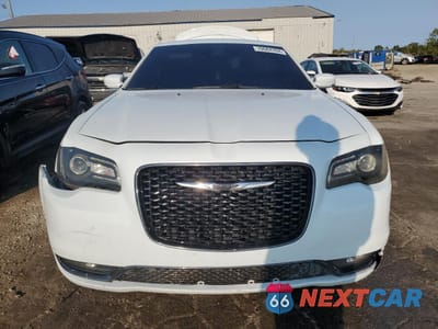 Piąte zdjęcie samochodu w środku: 2020 CHRYSLER 300 S VIN:2C3CCABG8LH129967 - miniatura