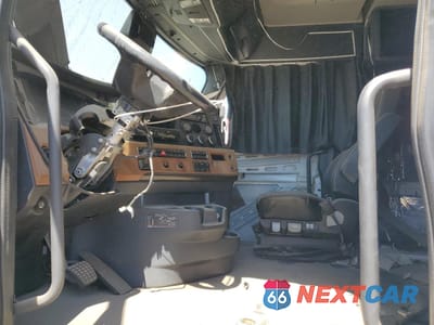 Piąte zdjęcie samochodu w środku: 2021 FREIGHTLINER CASCADIA 126 VIN:1FUJHHDR2MLMD8662 - miniatura