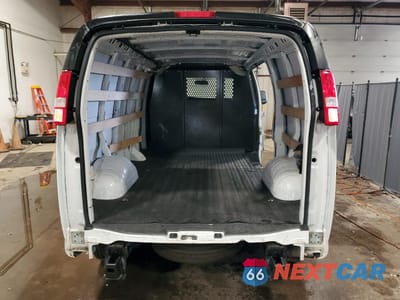 Zdjęcie 6 z 14 samochodu: 2022 GMC SAVANA G2500 VIN:1GTW7AFP2N1216367 - miniatura
