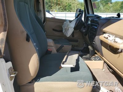 Zdjęcie 11 z 14 samochodu: 2000 JEEP WRANGLER / TJ SAHARA VIN:1J4FA59SXYP764539 - miniatura