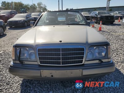 Piąte zdjęcie samochodu w środku: 1995 MERCEDES-BENZ E 320 VIN:WDBEA66E4SC215163 - miniatura