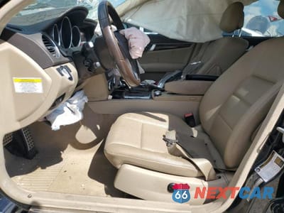 Zdjęcie 7 z 13 samochodu: 2014 MERCEDES-BENZ C 250 VIN:WDDGF4HB9EG256040 - miniatura