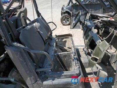 Piąte zdjęcie samochodu w środku: 2016 POLARIS RANGER CREW XP 570-6 VIN:3NSRVA573GG534215 - miniatura