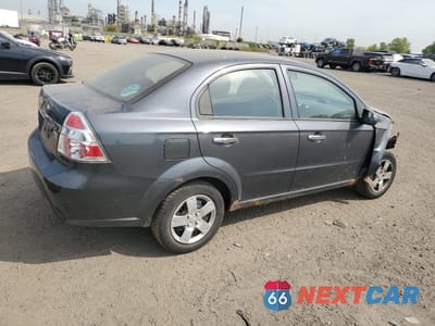 Trzecie zdjęcie samochodu z tyłu: 2010 CHEVROLET AVEO LS VIN:3G1TB5DE1AL122700 - miniatura