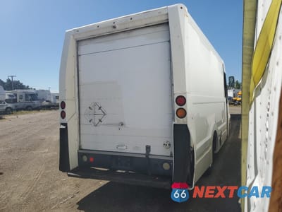 Trzecie zdjęcie samochodu z tyłu: 2013 ISUZU NPR VIN:JALB4T173D7W00114 - miniatura