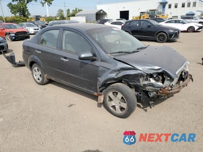 Czwarte zdjęcie samochodu z boku: 2010 CHEVROLET AVEO LS VIN:3G1TB5DE1AL122700 - miniatura