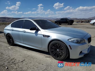 Czwarte zdjęcie samochodu z boku: 2013 BMW M5 VIN:WBSFV9C58DD096751 - miniatura