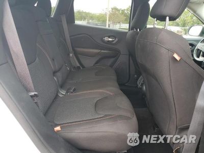 Zdjęcie 11 z 13 samochodu: 2017 JEEP CHEROKEE LATITUDE VIN:1C4PJLCB2HW572691 - miniatura