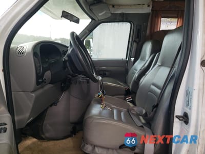 Piąte zdjęcie samochodu w środku: 2002 FORD ECONOLINE E450 SUPER DUTY CUTAWAY VAN VIN:1FDXE45SX2HA54195 - miniatura