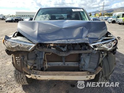 Piąte zdjęcie samochodu w środku: 2017 TOYOTA 4RUNNER SR5 VIN:JTEZU5JR6H5157080 - miniatura