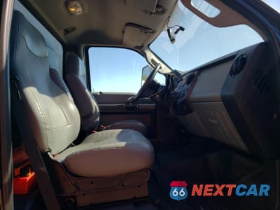 Piąte zdjęcie samochodu w środku: 2017 FORD F650 SUPER DUTY VIN:1FDNF6AY6HDB02284 - miniatura