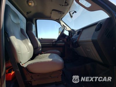 Piąte zdjęcie samochodu w środku: 2017 FORD F650 SUPER DUTY VIN:1FDNF6AY6HDB02284 - miniatura
