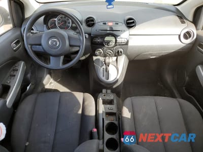 Zdjęcie 8 z 11 samochodu: 2012 MAZDA MAZDA2 VIN:JM1DE1KYXC0141027 - miniatura