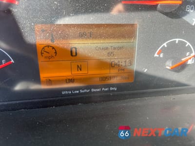 Zdjęcie 8 z 10 samochodu: 2018 VOLVO VN VNL VIN:4V4NC9TH5JN887087 - miniatura