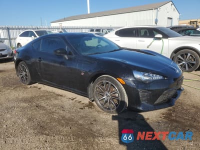 Czwarte zdjęcie samochodu z boku: 2017 TOYOTA 86 BASE VIN:JF1ZNAA1XH8706921 - miniatura