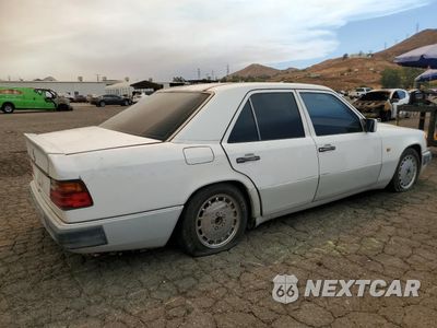 Trzecie zdjęcie samochodu z tyłu: 1991 MERCEDES-BENZ 300 E VIN:WDBEA30D3MB432100 - miniatura