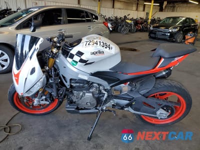 Trzecie zdjęcie samochodu z tyłu: 2024 APRILIA RS 660 EXTREMA VIN:ZD4KSUR00RS000499 - miniatura