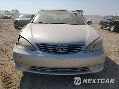 Piąte zdjęcie samochodu w środku: 2005 TOYOTA CAMRY LE VIN:4T1BE32K45U398495 - miniatura