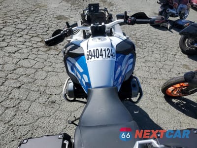 Zdjęcie 6 z 9 samochodu: 2018 BMW R1200 GS ADVENTURE VIN:WB10A1204JZ967902 - miniatura