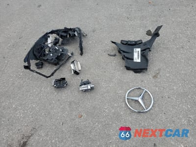 Zdjęcie 13 z 16 samochodu: 2023 MERCEDES-BENZ GLA 35 AMG VIN:W1N4N5BB9PJ458325 - miniatura