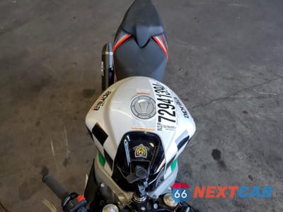 Piąte zdjęcie samochodu w środku: 2024 APRILIA RS 660 EXTREMA VIN:ZD4KSUR00RS000499 - miniatura