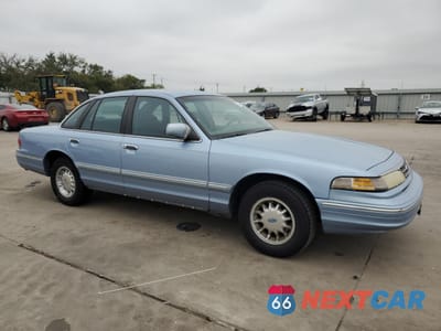 Czwarte zdjęcie samochodu z boku: 1997 FORD CROWN VICTORIA LX VIN:2FALP74W7VX226244 - miniatura