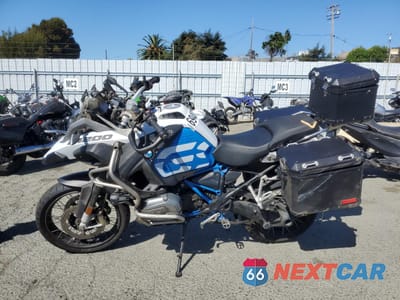 Trzecie zdjęcie samochodu z tyłu: 2018 BMW R1200 GS ADVENTURE VIN:WB10A1204JZ967902 - miniatura