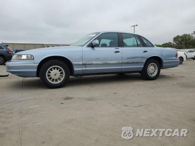 1997 FORD CROWN VICTORIA LX 2FALP74W7VX226244 - główne zdjęcie licytacji z USA - miniatura