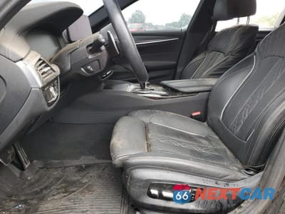 Zdjęcie 7 z 12 samochodu: 2023 BMW M550XI VIN:WBA13BK09PCM16851 - miniatura