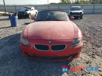 Piąte zdjęcie samochodu w środku: 2006 BMW Z4 3.0 VIN:4USBU335X6LW68816 - miniatura
