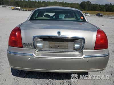 Zdjęcie 6 z 13 samochodu: 2004 LINCOLN TOWN CAR EXECUTIVE VIN:1LNHM81W64Y611744 - miniatura