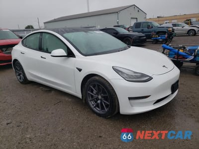 Czwarte zdjęcie samochodu z boku: 2021 TESLA MODEL 3 VIN:5YJ3E1EA0MF861885 - miniatura