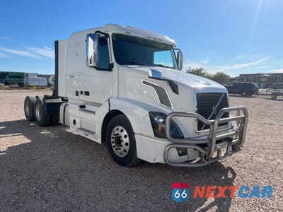 2018 VOLVO VN VNL 4V4NC9TH5JN887087 - główne zdjęcie licytacji z USA - miniatura