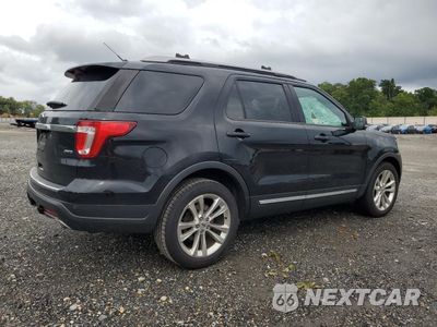 Trzecie zdjęcie samochodu z tyłu: 2018 FORD EXPLORER XLT VIN:1FM5K8D80JGB52606 - miniatura