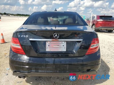 Zdjęcie 6 z 13 samochodu: 2014 MERCEDES-BENZ C 250 VIN:WDDGF4HB9EG256040 - miniatura