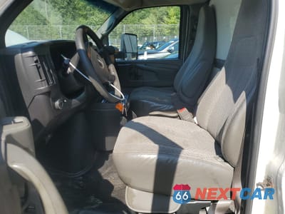 Zdjęcie 7 z 12 samochodu: 2013 GMC SAVANA CUTAWAY G3500 VIN:1GD072CA4D1140916 - miniatura