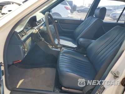 Zdjęcie 7 z 12 samochodu: 1987 MERCEDES-BENZ 300 E VIN:WDBEA30D4HA553388 - miniatura