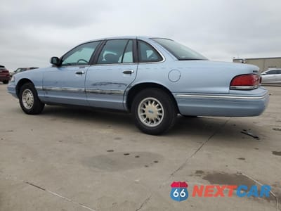 Drugie zdjęcie samochodu z przodu: 1997 FORD CROWN VICTORIA LX VIN:2FALP74W7VX226244 - miniatura