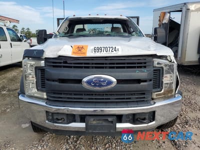 Piąte zdjęcie samochodu w środku: 2017 FORD F450 SUPER DUTY VIN:1FDUF4GT7HED53997 - miniatura