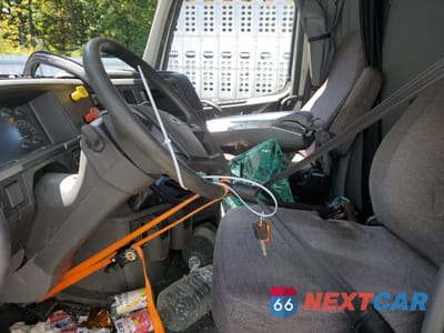 Piąte zdjęcie samochodu w środku: 2020 VOLVO VN VNL VIN:4V4NC9EH9LN237100 - miniatura