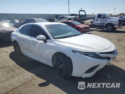 Czwarte zdjęcie samochodu z boku: 2018 TOYOTA CAMRY L VIN:4T1B11HK7JU068903 - miniatura