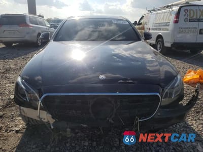 Piąte zdjęcie samochodu w środku: 2017 MERCEDES-BENZ E 300 VIN:WDDZF4JB4HA060131 - miniatura