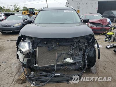 Piąte zdjęcie samochodu w środku: 2017 NISSAN ROGUE S VIN:KNMAT2MV8HP567282 - miniatura