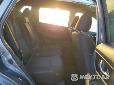 Zdjęcie 11 z 13 samochodu: 2018 NISSAN ROGUE S VIN:KNMAT2MT3JP596063 - miniatura