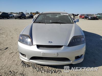 Piąte zdjęcie samochodu w środku: 2005 HYUNDAI TIBURON GT VIN:KMHHN65F45U174430 - miniatura